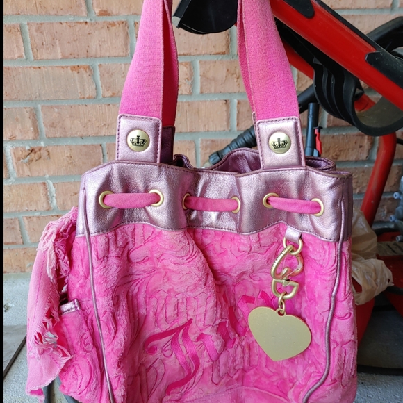 Meet your Posher, Dee - Picture 5 of 15